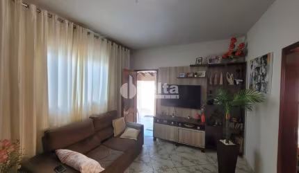 Casa residencial disponível para venda no bairro Morumbi em Uberlândia-MG