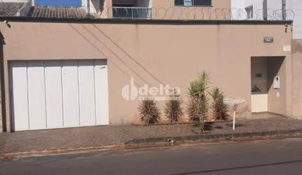 Casa residencial disponível para venda no bairro Alto Umuarama em Uberlândia-MG