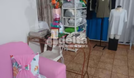 Casa residencial disponível para venda no bairro Tibery em Uberlândia-MG