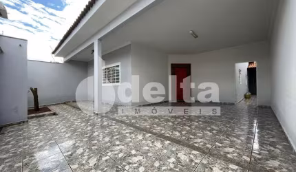 Casa Residencial disponível para venda no bairro Gravatás em Uberlândia-MG