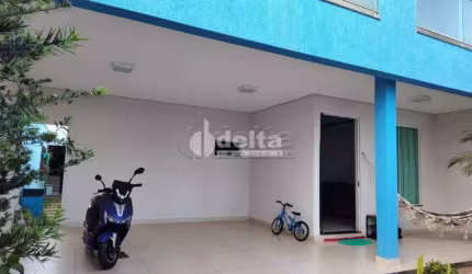 Casa disponível para locação e venda no bairro Jardim Patrícia em Uberlândia-MG