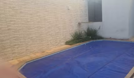 Casa residencial disponível para venda no bairro Santa Mônica em Uberlândia-MG