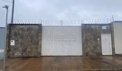 Casa residencial disponível para venda no bairro Santa Rosa em Uberlândia-MG
