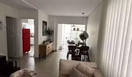 Casa no condomínio Quality Residence disponível para locação e venda em Uberlândia-MG