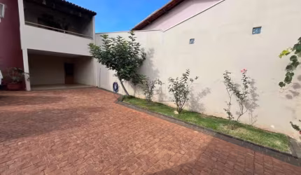 Sobrado residencial disponível para venda no bairro Tibery em Uberlândia-MG