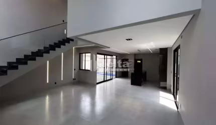 Casa disponível para venda no bairro Cidade Jardim em Uberlândia-MG