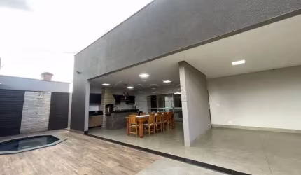 Casa residencial disponível para venda no bairro Jardim Karaíba em Uberlândia-MG