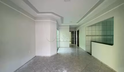 Casa disponível para locação e venda no bairro Jardim Patrícia em Uberlândia-MG.