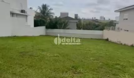 Terreno em Condomínio disponível para venda no bairro Jardim Roma em Uberlândia-MG