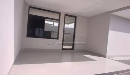 Casa residencial disponível para venda no bairro Jardim Ipanema em Uberlândia-MG
