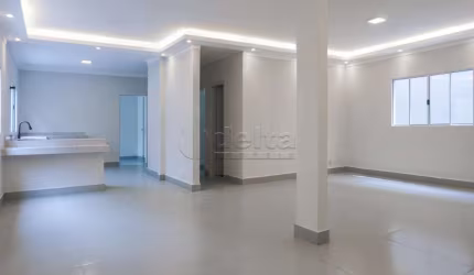 Casa residencial disponível para venda no bairro Santa Mônica em Uberlândia-MG