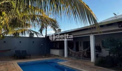 Casa disponível para venda e locação no bairro Cidade Jardim em Uberlândia MG