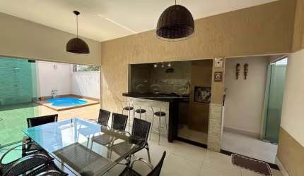 Casa no condomínio Carmel disponível para venda em Uberlândia-MG