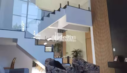 Casa no condomínio Raros Alto Umuarama disponível para venda em Uberlândia-MG