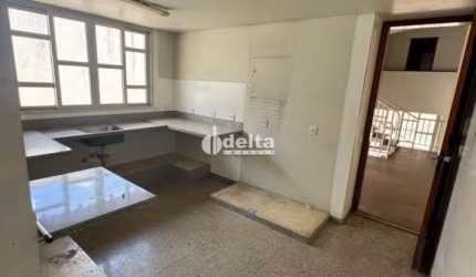 Casa residencial disponível para venda no bairro Tabajaras em Uberlândia-MG