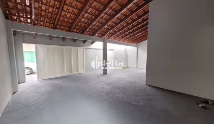 Casa disponível para venda no bairro Jardim Holanda em Uberlândia MG