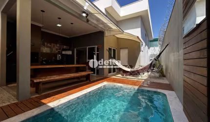 Casa residencial disponível para venda no bairro Vida Nova em Uberlândia-MG