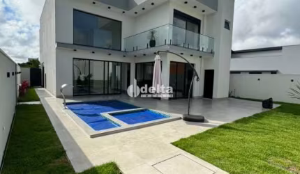 Casa no condomínio Alphaville 2 disponível para venda em Uberlândia-MG