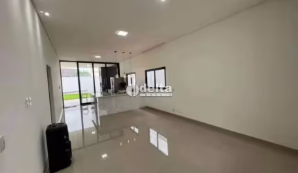Casa residencial disponível para venda no bairro Jardim Karaíba em Uberlândia-MG