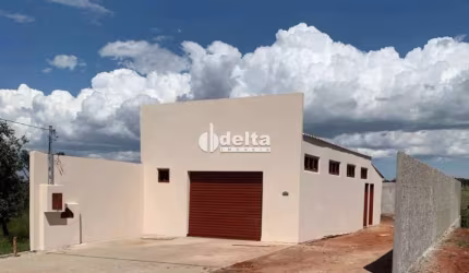 Galpão disponível para venda no bairro Luizote de Freitas IV em Uberlândia-MG