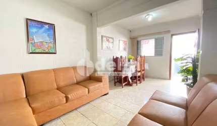 Casa disponível para locação e venda no bairro Planalto em Uberlândia-MG