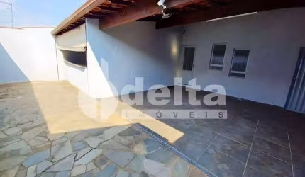 Casa residencial disponível para venda no bairro Cidade Jardim em Uberlândia-MG