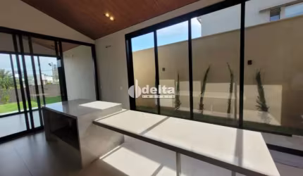Casa no condomínio Tamboré disponível para venda em Uberlândia-MG