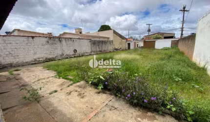 Casa disponível para locação no bairro Marta Helena em Uberlândia-MG