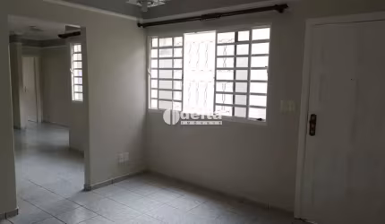 Casa disponível para locação e venda no bairro Custódio Pereira em Uberlândia-MG.