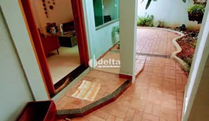 Casa disponível para venda no bairro Vigilato Pereira em Uberlândia-MG