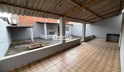 Casa disponível para locação e venda no bairro Jardim Europa em Uberlândia-MG