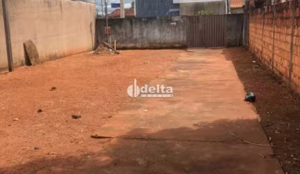 Terreno disponível para venda no bairro Jardim das Palmeiras em Uberlândia-MG
