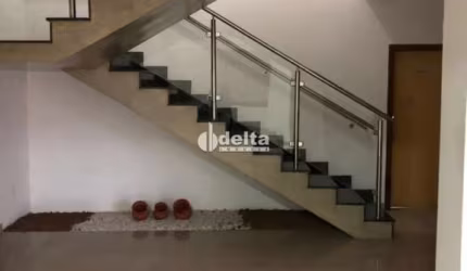 Prédio disponível para venda no bairro Tabajaras em Uberlândia-MG