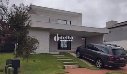 Casa no condomínio Alphaville 2 disponível para venda em Uberlândia-MG