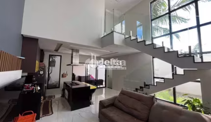 Casa residencial disponível para venda no bairro Jardim Califórnia em Uberlândia-MG