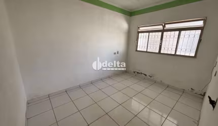 Casa disponível para venda no bairro Jardim das Palmeiras em Uberlândia-MG