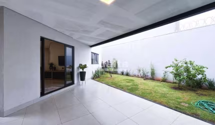 Casa disponível para locação e venda no bairro Santa Mônica em Uberlândia MG