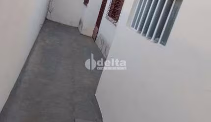 Casa residencial disponível para locação no bairro Custódio Pereira em Uberlândia-MG