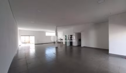 Loja disponível para locação no bairro Aclimação em Uberlândia-MG.