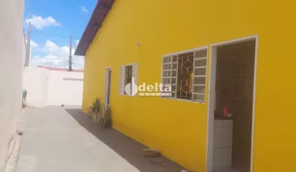 Casa residencial disponível para locação no bairro Cidade Jardim em Uberlândia-MG