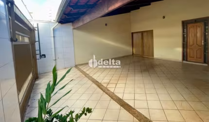 Casa disponível para locação no bairro Jardim Karaíba em Uberlândia-MG