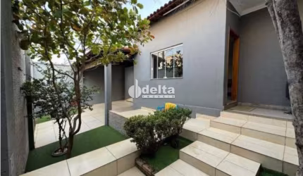 Casa disponível para locação e venda no bairro Tabajaras em Uberlândia MG