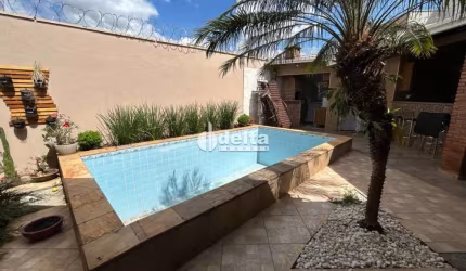 Casa residencial disponível para Locação no bairro Tubalina em Uberlândia-MG.