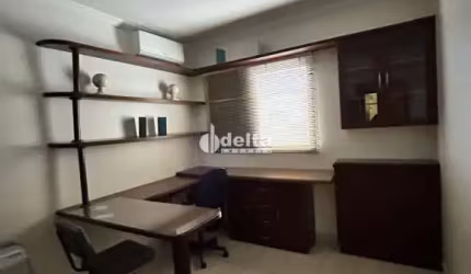 Cobertura disponível para venda no bairro Santa Mônica em Uberlândia-MG