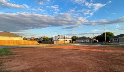 Terreno disponível para venda 720 m² no bairro Daniel Fonseca em Uberlândia-MG