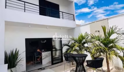Casa disponível para venda no bairro Jardim Europa em Uberlândia-MG.
