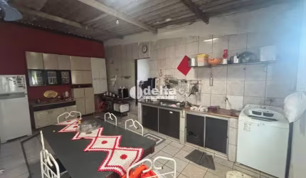 Casa residencial disponível para Locação no bairro Bom Jesus em Uberlândia-MG.