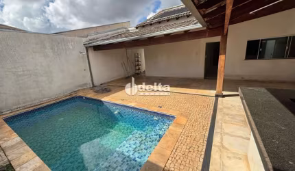 Casa residencial disponível para Locação no bairro Jardim Europa em Uberlândia-MG.