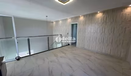 Cobertura disponível para locação e venda no bairro Copacabana em Uberlândia-MG