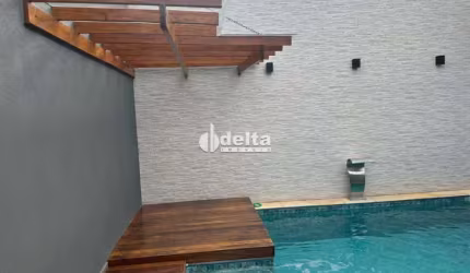 Casa disponível para locação no bairro Jardim Botânico em Uberlândia-MG.